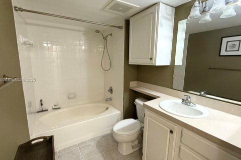 Copropriété à louer à Miami, Floride: 2 chambres, 95.41 m2 № 1925405 - photo 16