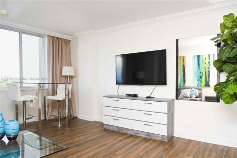 Condominio en venta en Sunny Isles Beach, Florida, 39.02 m2 № 1979794 - foto 5