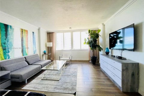 Condominio en venta en Sunny Isles Beach, Florida, 39.02 m2 № 1979794 - foto 9