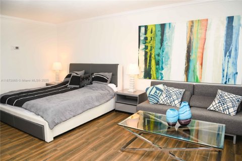 Condominio en venta en Sunny Isles Beach, Florida, 39.02 m2 № 1979794 - foto 3