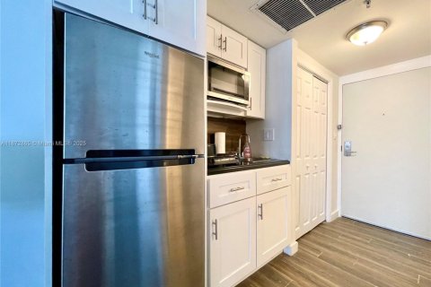 Condominio en venta en Sunny Isles Beach, Florida, 39.02 m2 № 1979794 - foto 14