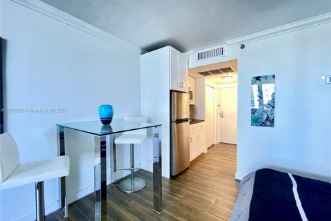 Condominio en venta en Sunny Isles Beach, Florida, 39.02 m2 № 1979794 - foto 13