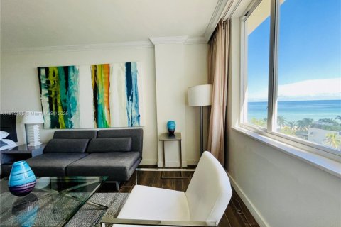 Condominio en venta en Sunny Isles Beach, Florida, 39.02 m2 № 1979794 - foto 4