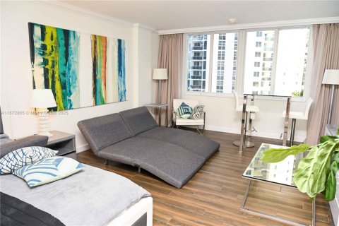 Condominio en venta en Sunny Isles Beach, Florida, 39.02 m2 № 1979794 - foto 6