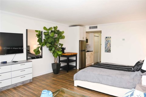 Condominio en venta en Sunny Isles Beach, Florida, 39.02 m2 № 1979794 - foto 11