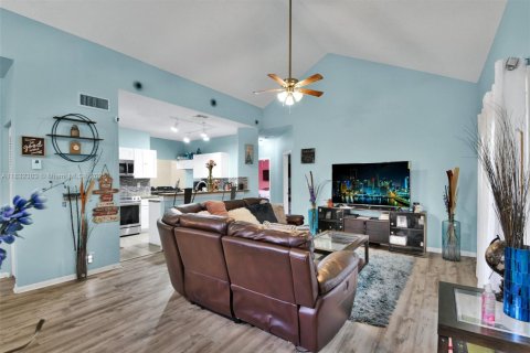Condo in North Lauderdale, Florida, 3 bedrooms  № 1811486 - photo 10