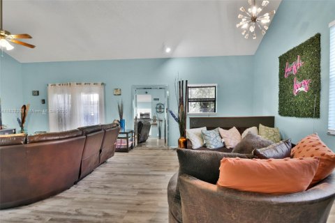 Condo in North Lauderdale, Florida, 3 bedrooms  № 1811486 - photo 17