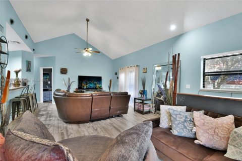 Condo in North Lauderdale, Florida, 3 bedrooms  № 1811486 - photo 14