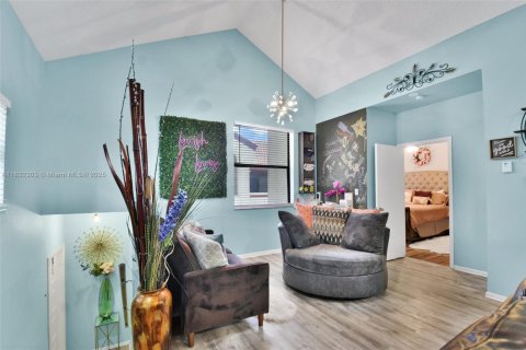 Condo in North Lauderdale, Florida, 3 bedrooms  № 1811486 - photo 11