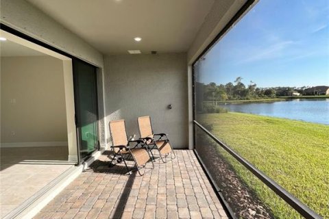 Villa ou maison à louer à North Port, Floride: 5 chambres, 339.28 m2 № 2408245 - photo 12