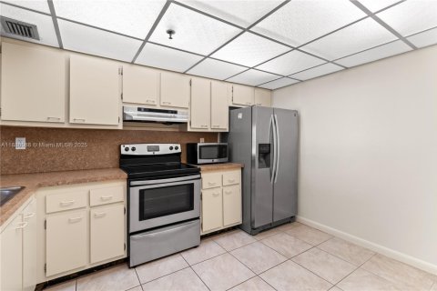 Купить кондоминиум в Майами-Бич, Флорида 2 спальни, 121.24м2, № 1983413 - фото 2