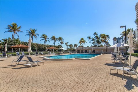 Купить кондоминиум в Майами-Бич, Флорида 2 спальни, 121.24м2, № 1983413 - фото 23