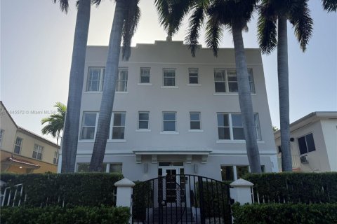 Condo in Miami Beach, Florida, 2 bedrooms  № 1890574 - photo 1