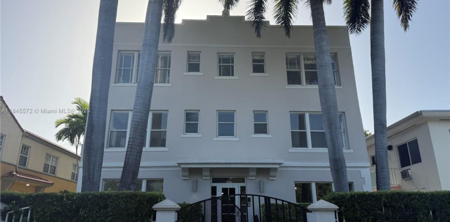 Condo in Miami Beach, Florida, 2 bedrooms  № 1890574