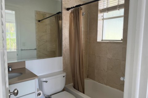 Condo in Miami Beach, Florida, 2 bedrooms  № 1890574 - photo 8