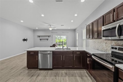 Townhouse in Sarasota, Florida 3 bedrooms, 159.14 sq.m. № 2393600 - photo 16
