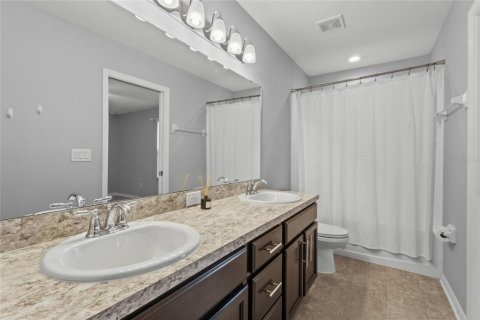 Townhouse in Sarasota, Florida 3 bedrooms, 159.14 sq.m. № 2393600 - photo 11