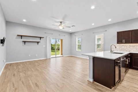 Townhouse in Sarasota, Florida 3 bedrooms, 159.14 sq.m. № 2393600 - photo 15