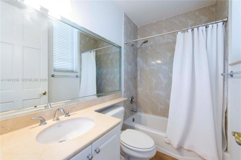 Condominio en alquiler en Coral Gables, Florida, 3 dormitorios, 195.09 m2 № 2054289 - foto 15