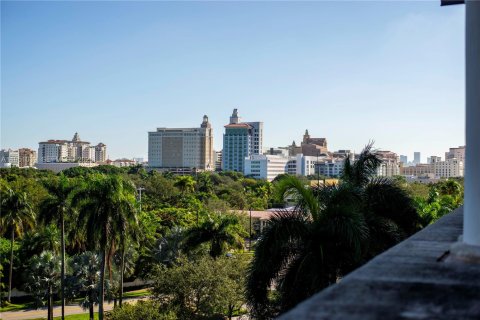 Condominio en alquiler en Coral Gables, Florida, 3 dormitorios, 195.09 m2 № 2054289 - foto 20