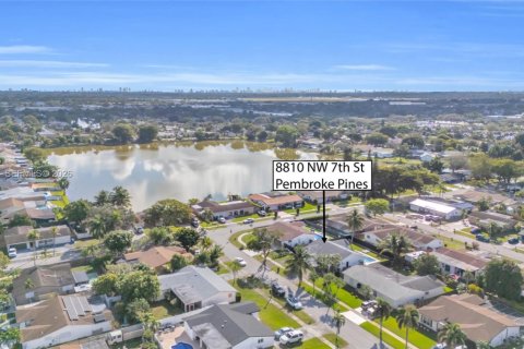 Купить виллу или дом в Пемброк-Пайнс, Флорида 3 спальни, 143.35м2, № 2026578 - фото 2