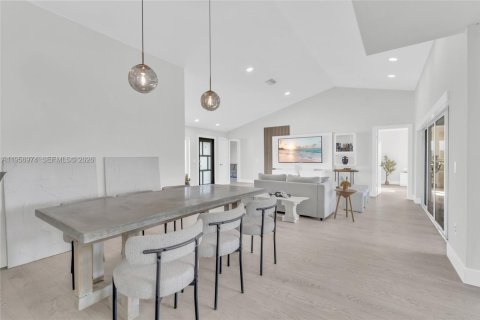 Купить виллу или дом в Пемброк-Пайнс, Флорида 3 спальни, 143.35м2, № 2026578 - фото 18