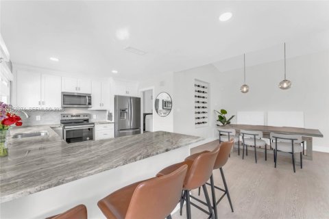 Купить виллу или дом в Пемброк-Пайнс, Флорида 3 спальни, 143.35м2, № 2026578 - фото 21