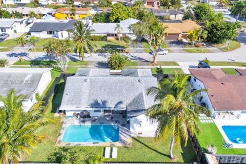 Купить виллу или дом в Пемброк-Пайнс, Флорида 3 спальни, 143.35м2, № 2026578 - фото 5