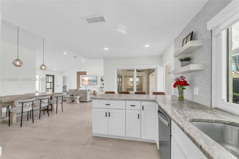 Купить виллу или дом в Пемброк-Пайнс, Флорида 3 спальни, 143.35м2, № 2026578 - фото 24