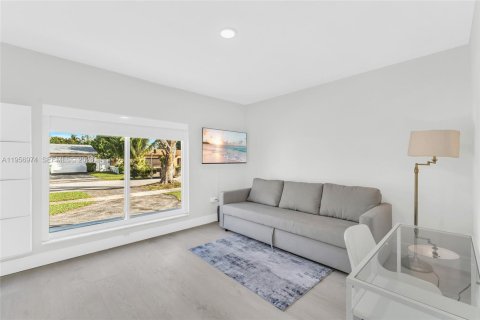 Купить виллу или дом в Пемброк-Пайнс, Флорида 3 спальни, 143.35м2, № 2026578 - фото 16