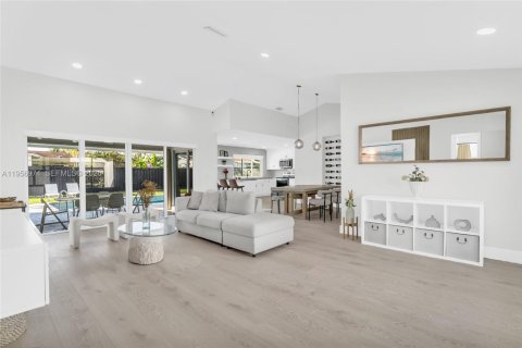 Купить виллу или дом в Пемброк-Пайнс, Флорида 3 спальни, 143.35м2, № 2026578 - фото 14