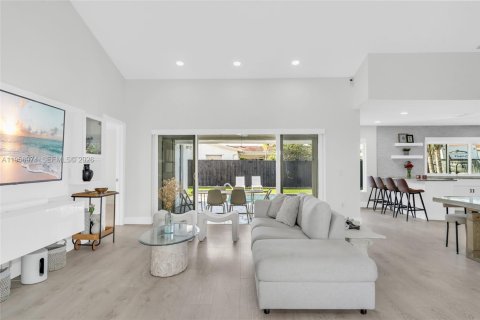 Купить виллу или дом в Пемброк-Пайнс, Флорида 3 спальни, 143.35м2, № 2026578 - фото 12