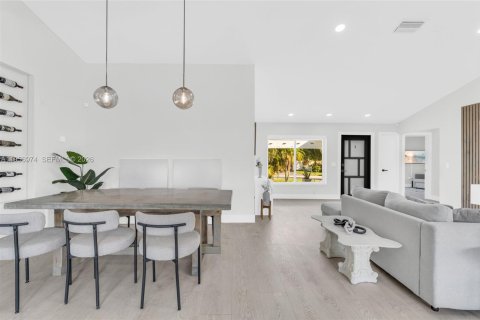 Купить виллу или дом в Пемброк-Пайнс, Флорида 3 спальни, 143.35м2, № 2026578 - фото 19