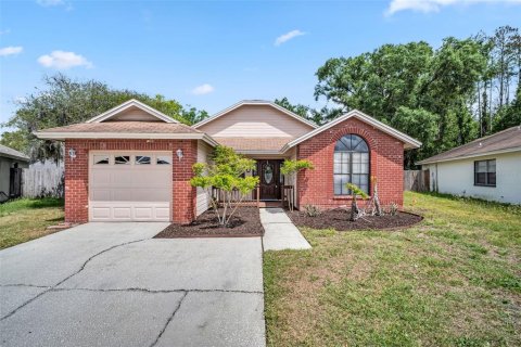 House in Tampa, Florida 3 bedrooms, 124.86 sq.m. № 2110663