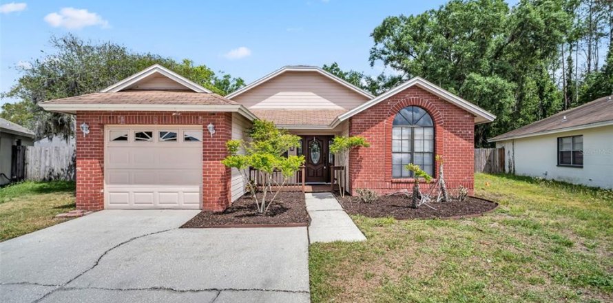 House in Tampa, Florida 3 bedrooms, 124.86 sq.m. № 2110663