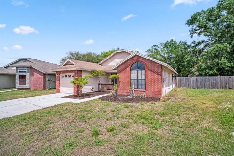 House in Tampa, Florida 3 bedrooms, 124.86 sq.m. № 2110663 - photo 2