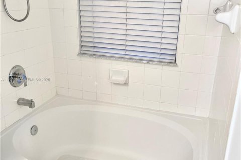 Copropriété à louer à Miramar, Floride: 2 chambres, 111.95 m2 № 2007102 - photo 16