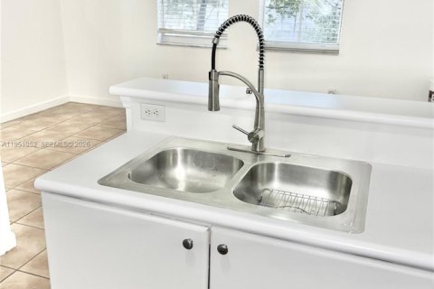 Copropriété à louer à Miramar, Floride: 2 chambres, 111.95 m2 № 2007102 - photo 5