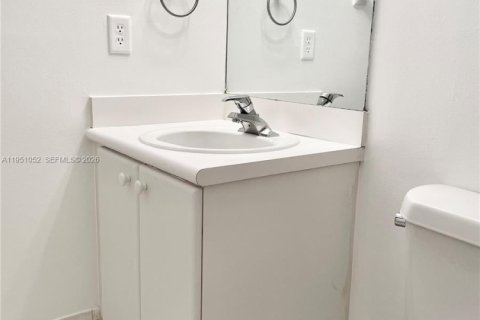 Copropriété à louer à Miramar, Floride: 2 chambres, 111.95 m2 № 2007102 - photo 17