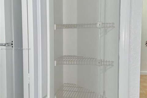 Copropriété à louer à Miramar, Floride: 2 chambres, 111.95 m2 № 2007102 - photo 3