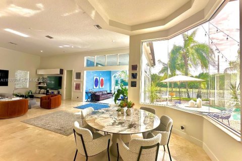 Снять в аренду виллу или дом в Уэстон, Флорида 5 спален, 392.33м2, № 1990510 - фото 9