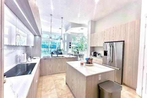 Снять в аренду виллу или дом в Уэстон, Флорида 5 спален, 392.33м2, № 1990510 - фото 14