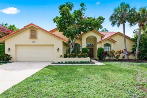 House in Clearwater, Florida 3 bedrooms, 236.16 sq.m. № 2229617