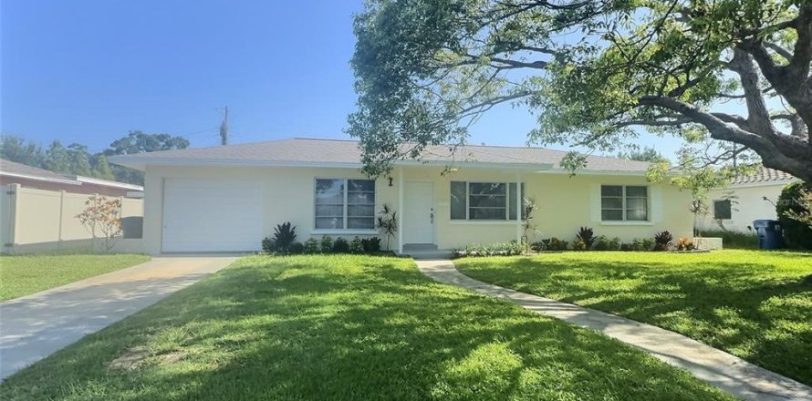 House in Saint Petersburg, Florida 2 bedrooms, 98.1 sq.m. № 1847832