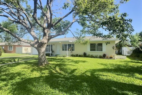 House in Saint Petersburg, Florida 2 bedrooms, 98.1 sq.m. № 1847832 - photo 30