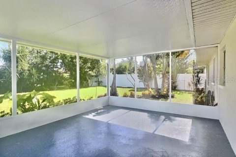 House in Saint Petersburg, Florida 2 bedrooms, 98.1 sq.m. № 1847832 - photo 21