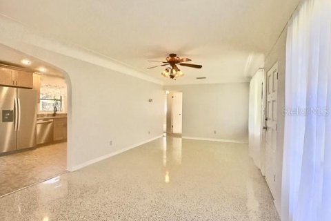 House in Saint Petersburg, Florida 2 bedrooms, 98.1 sq.m. № 1847832 - photo 4