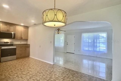 House in Saint Petersburg, Florida 2 bedrooms, 98.1 sq.m. № 1847832 - photo 6