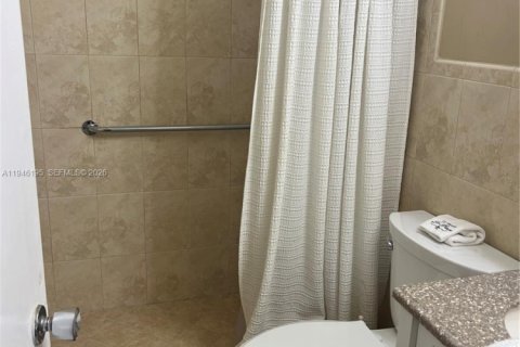 Casa en venta en Hialeah, Florida, 4 dormitorios, 110.18 m2 № 2002564 - foto 20