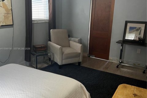 Casa en venta en Hialeah, Florida, 4 dormitorios, 110.18 m2 № 2002564 - foto 16